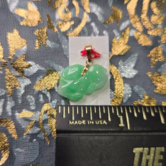 Exquisite Jade Rabbit Pendant with 18K Gold โ Perfect for Any Occasion - Picture 5 of 7